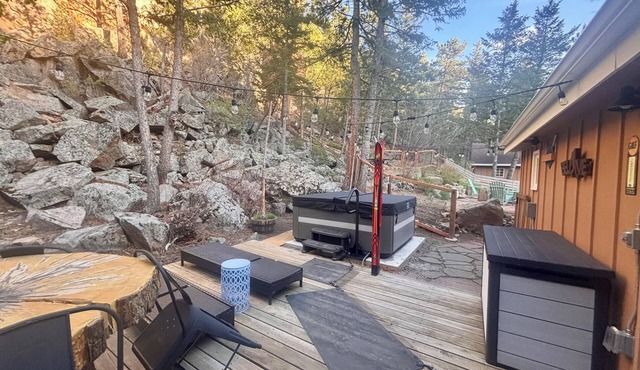 Modern Cozy Mountain Cabin with Private Hot Tub Treehouse Fire Pit