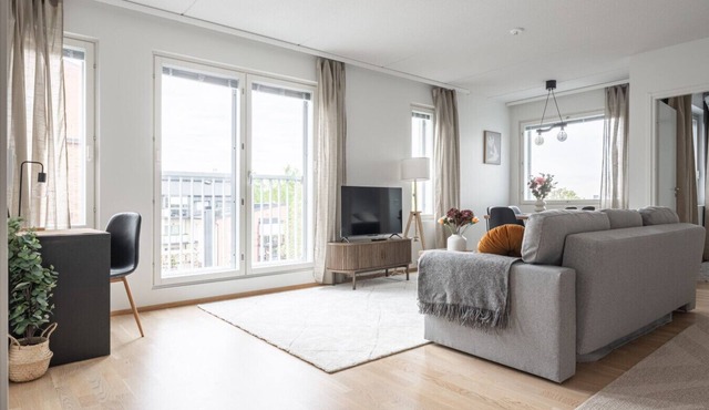 Modern Downtown 2BR Apartment & Sauna