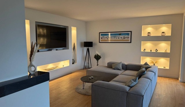 Modern dream home with 5 bedrooms, private spa and gym
