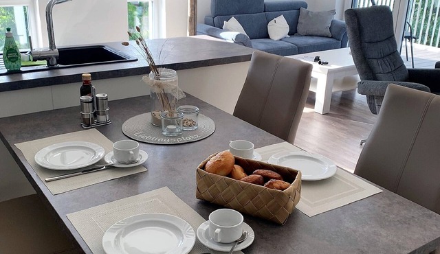 Modern, high-quality vacation apartment, sauna, large balcony, close to the beach