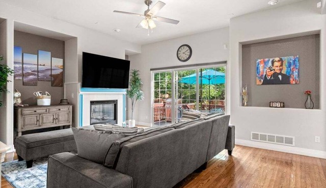 Modern Home in Upscale Neighborhood