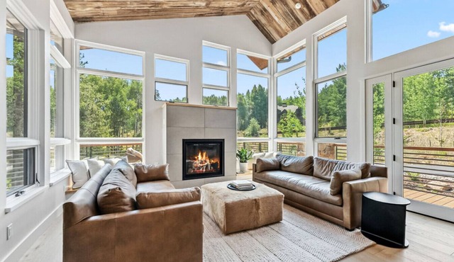 Modern Luxury Home Near 4 Ski Resorts