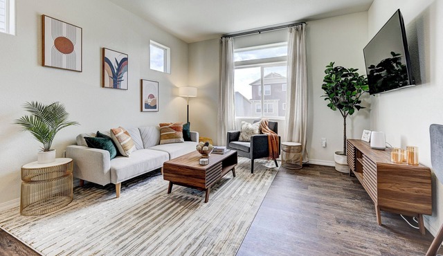 Modern Luxury, Pet-Friendly w/Yard & King Bed