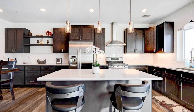Modern Townhome, Day Trip to Colorado Ski Resorts!