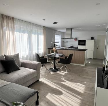 Moderne 2-Zimmer-Wohnung - Küche - Balkon - Wifi