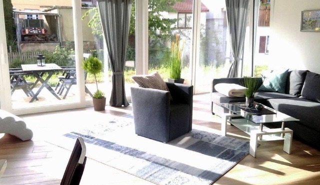 Moderne und barrierefreie Ferienwohnung mit großer Terrasse, kostenfreies Parken und WLAN