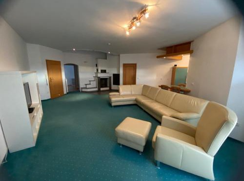 Monteurwohnung , 4 Schlafzimmer, 130qm, Balkon, einzige Wohneinheit im Haus, Parkplatz