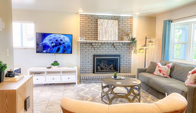 Month to Month/Midterm Rental 3BR/2BATH Great Mountain View next to AF Academy