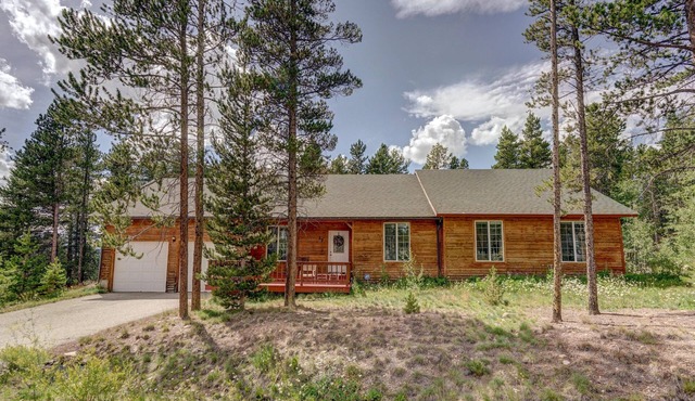 Motherlode - Newer home. Incredible deck views. Garage!