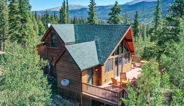Mountain Cabin in a Perfect Setting w/Hot Tub, Spacious Deck, Fireplace - Pura Vida