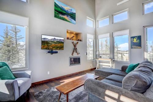 Mountain Escape with Spectacular Views