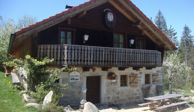 Mountain hut with charm in a dream location for self-catering