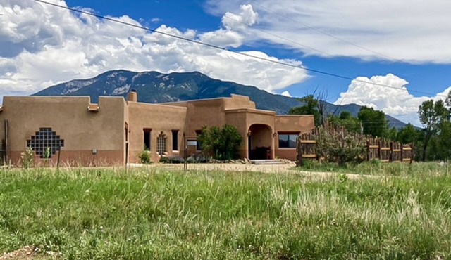 Mountain-view home with private hot tub, enclosed yard, washer/dryer, patio
