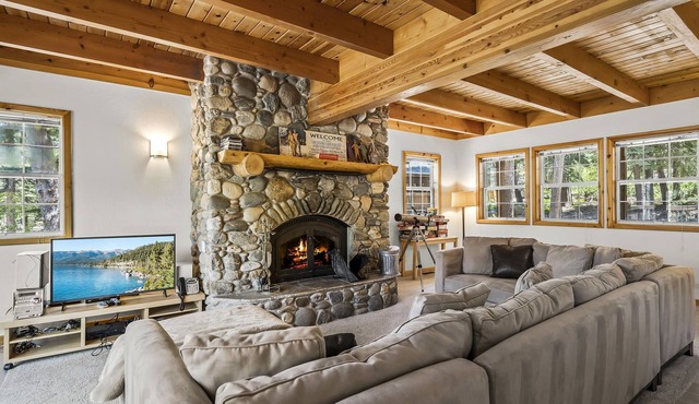 Mountain View Retreat | Guest Passes, King Suite, Desk, Near Lake & Trails