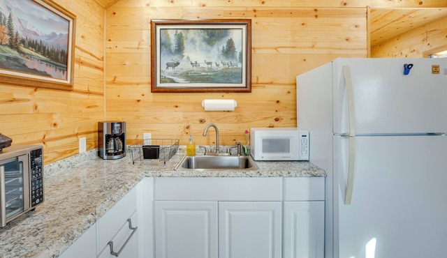 Mtn-View Haven: Walk to Whitewater Hill!
