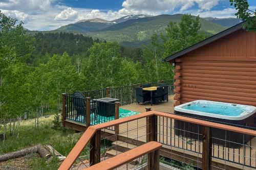 Mtn-View Haven w/Hot Tub: 9 Mi to Dtwn Bailey
