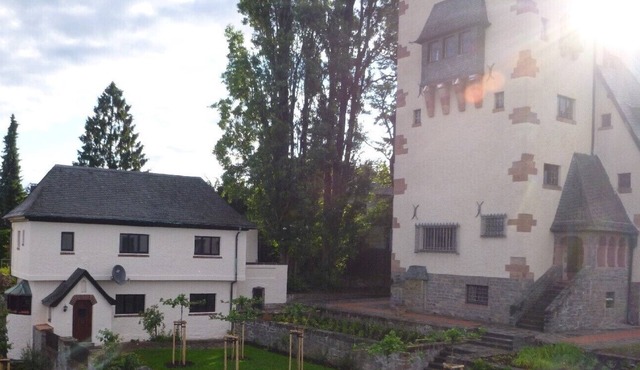 Multi-bed room in the historic Gentilburg for up to 11 people