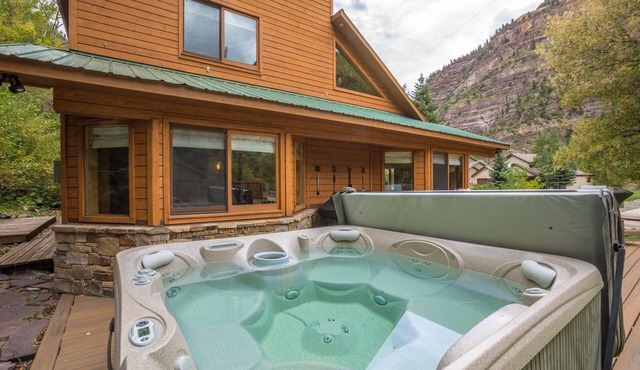 Near River | Great Views | Hot Tub | Pet-friendly