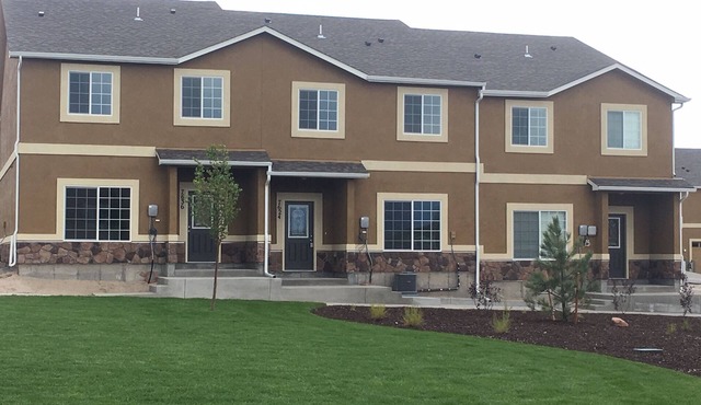 New 3 BDR Park Facing Townhome in North Co. Springs
