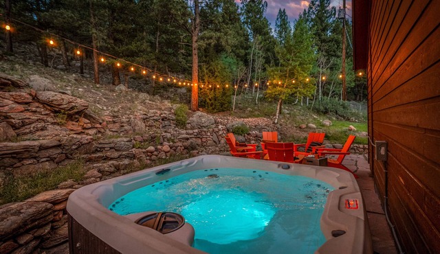 NEW Hot Tub + Arcade + Fire Pit + Mtn Views