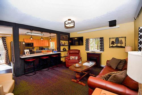 New Listing 3bd Woodsy Vibe in Leadville