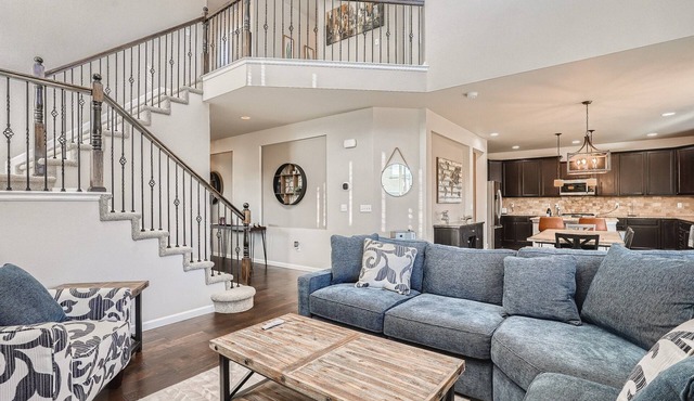 New Listing! Mountain Views and Close to Town - Yard / Grill / Fireplace
