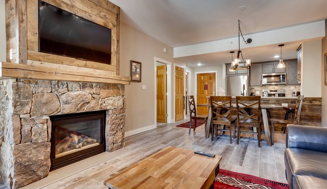 New Listing Steps from the lifts, Multiple Hot tubs/Play Pool