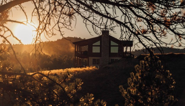 NEW! Luxury Cabin w/Magnificent Views, Hot Tub, & 40 Private Acres