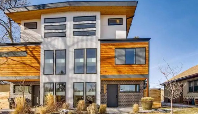 New modern 3-bedroom duplex in Denver with beautiful view and outdoor space