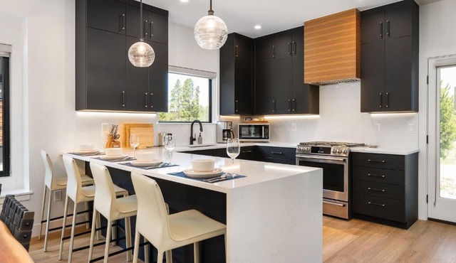 New Mountain Villa 1064 I Great Views I Private Hot Tub I Bunk Room I Discounted Attractions
