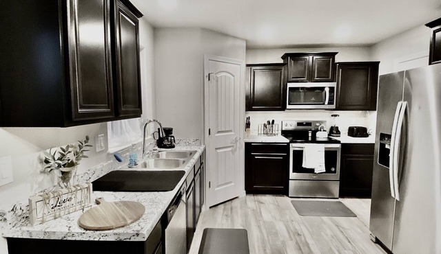 NEW, Pet-Friendly, Cozy Home!