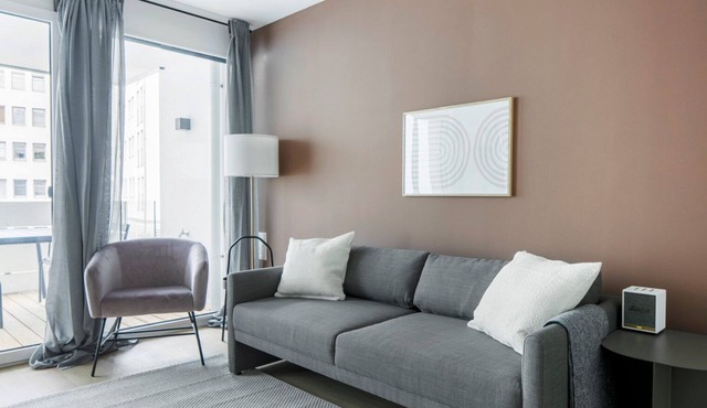 New Reno Innere Stadt 1BR w/Balcony & Elevator, nr Metro, by Blueground