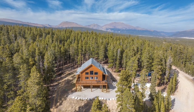 New Rental! 3 Bed/3Bath Cabin in the Woods, Hot Tub, Pet Friendly Basketball/Tennis - Soaring Pines