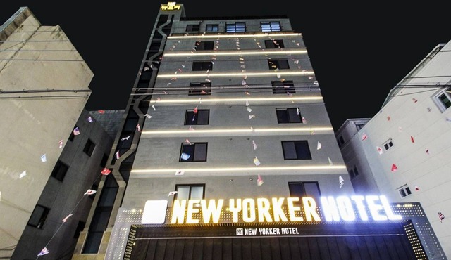 New Yorker Hotel