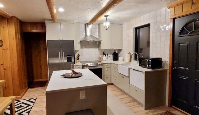 Newly remodeled mountain cabin near Estes Park and Lyons!