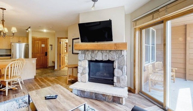 Newly renovated mountain escape with pool, hot tub, WiFi & easy slope access
