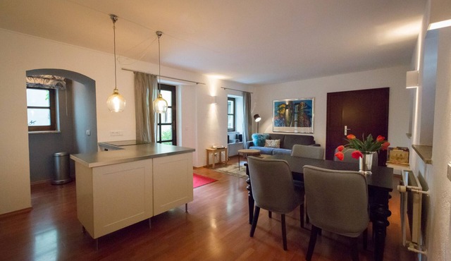 Newly Renovated! Perfect home away in Munich.