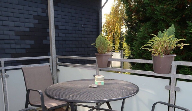 Nice apartment in villa for 8 guests with WIFI, TV, balcony, pets allowed and parking