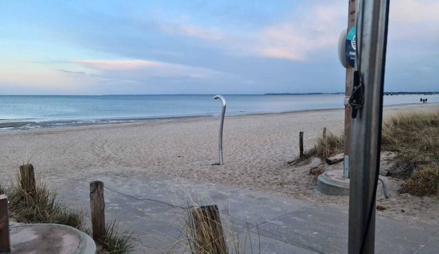 Non smoking apartment for 2 adults + 1 toddler in direct beach location