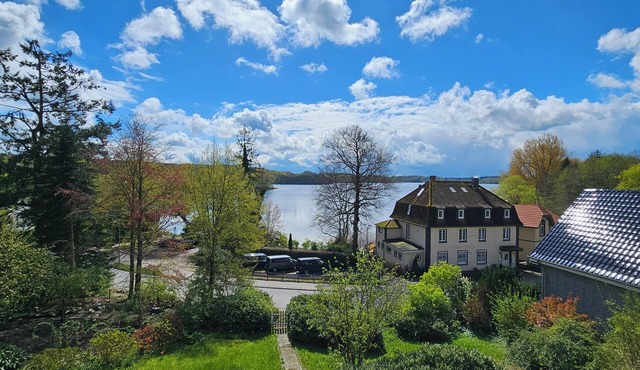 Old lake view jewel