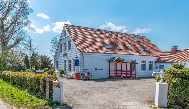 On a secluded property and surrounded by lots of nature is this large and bright vacation apartment.
