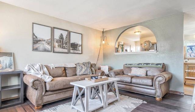 One Level Home Near Downtown Hot Tub