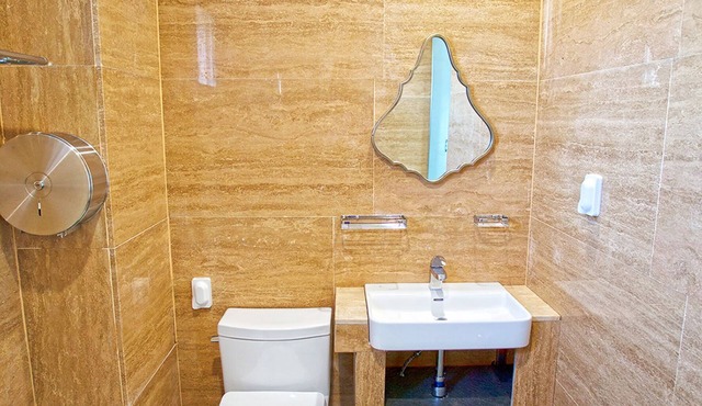 Orojeju : The attentive studio devoted to the basics with majestic ocean view