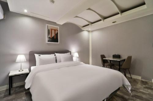 Page 9 Hotel