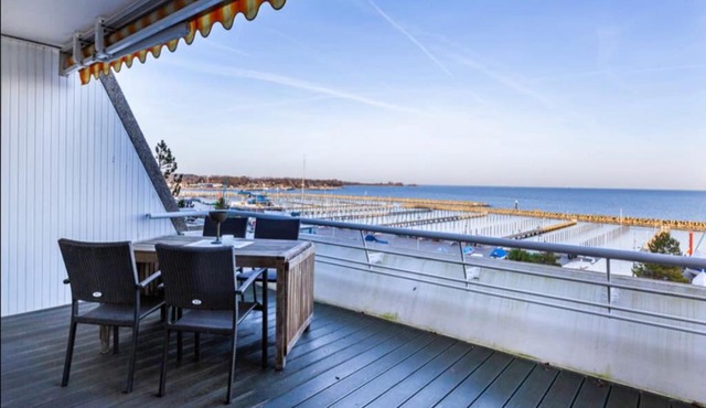 Panoramablick und den Strand direkt vor der Tür