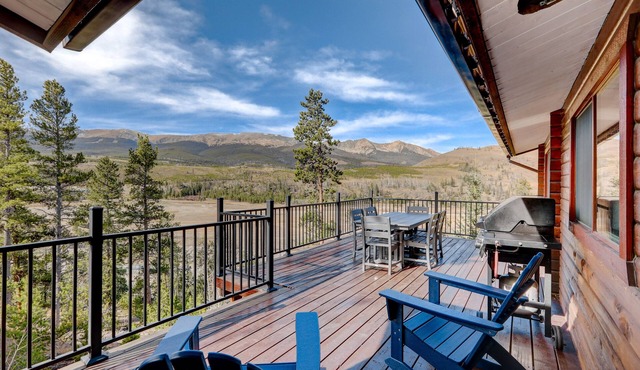 Peak Season Deals! Mountain View Cabin: Hot Tub, Game Room & Cozy Fireplace