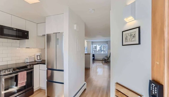 Pearl St 1BR | Walkable, Remodeled, Covered Spot