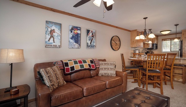 Perfect 2 bedroom mountain getaway - modern furnishing!