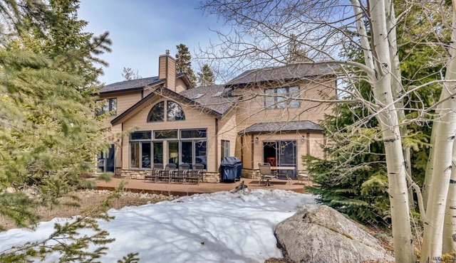 Perfect for Your Family Vacay with yard, hot tub & Pet Friendly!