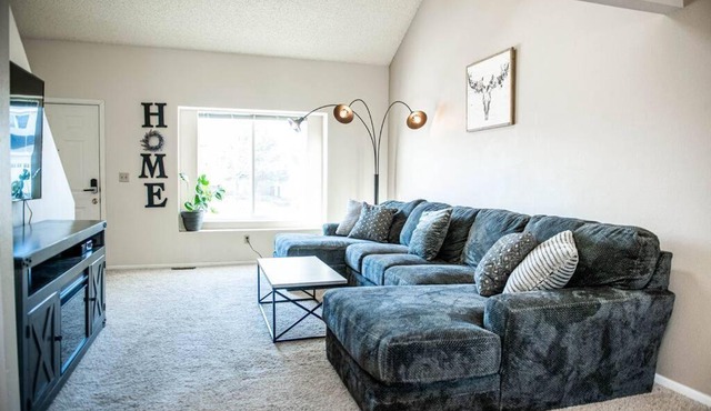 PET FRIENDLY: COZY GETAWAY, CENTRALLY LOCATED